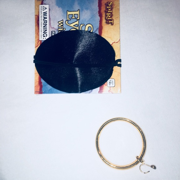 Kids or woman’s Pirate Costume - Picture 3 of 4